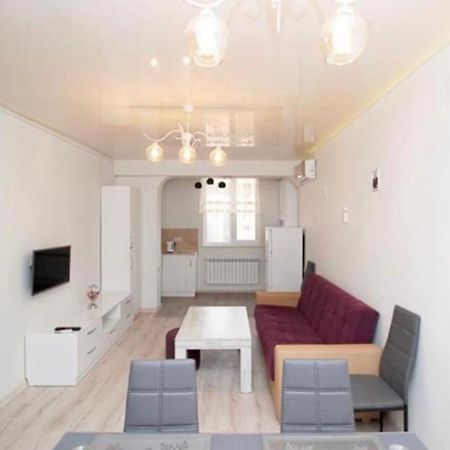 Excellent Apartment In The Republic Square Pushkin 3 Jerevan Exteriör bild